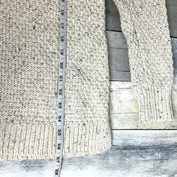 Loft Cream Colored Knit Crew Neck Sweater. Textured. Size Medium‎ Petite. EUC - Picture 8 of 10
